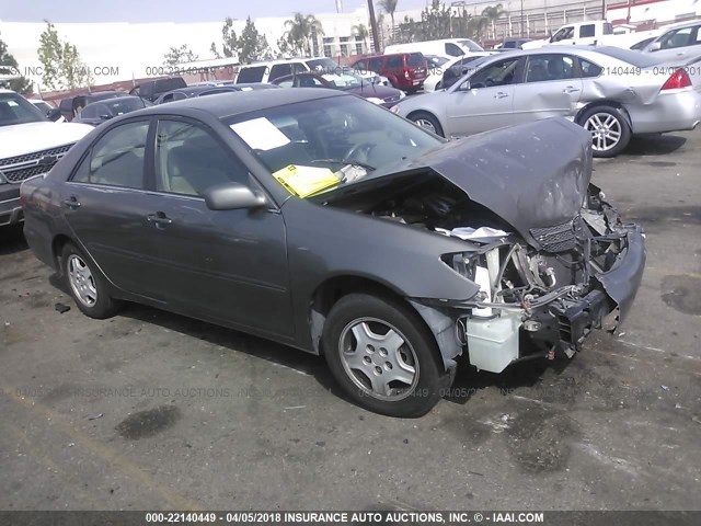 4T1BF32K22U537080 - 2002 TOYOTA CAMRY LE/XLE/SE GRAY photo 1