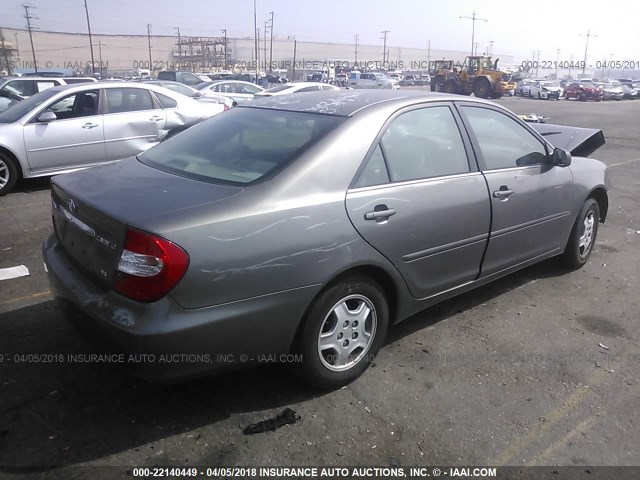 4T1BF32K22U537080 - 2002 TOYOTA CAMRY LE/XLE/SE GRAY photo 4