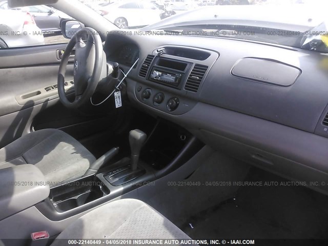 4T1BF32K22U537080 - 2002 TOYOTA CAMRY LE/XLE/SE 灰色 照片 5