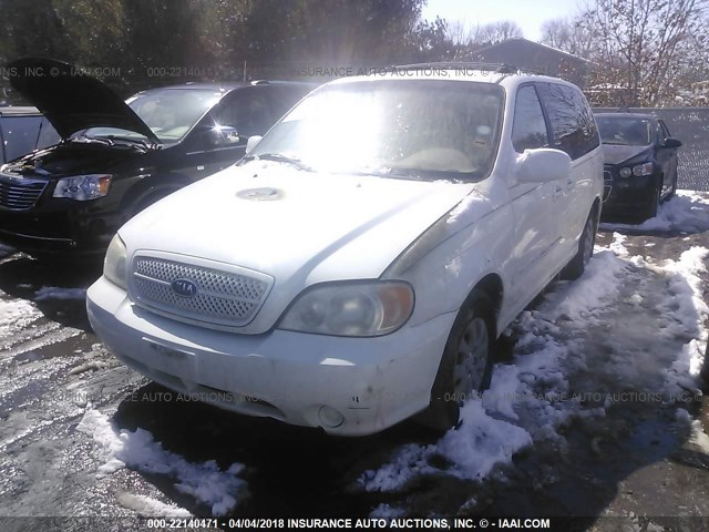 KNDUP132356677130 - 2005 KIA SEDONA EX/LX WHITE photo 2