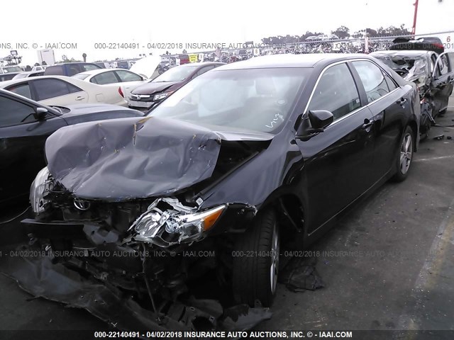 4T1BF1FK4DU209077 - 2013 TOYOTA CAMRY L/SE/LE/XLE Qara foto 2