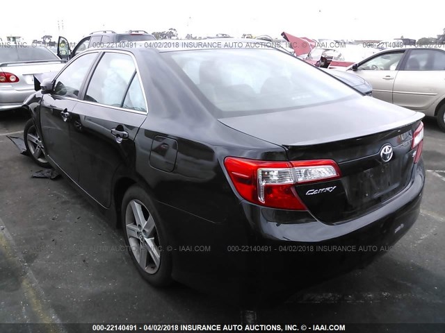 4T1BF1FK4DU209077 - 2013 TOYOTA CAMRY L/SE/LE/XLE Qara foto 3