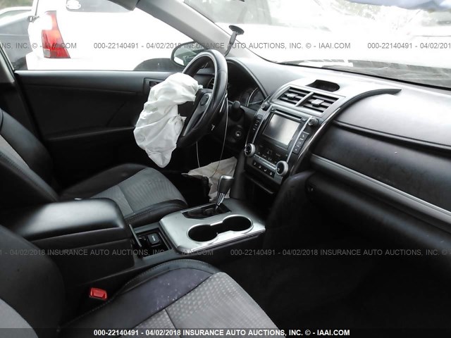 4T1BF1FK4DU209077 - 2013 TOYOTA CAMRY L/SE/LE/XLE Qara foto 5