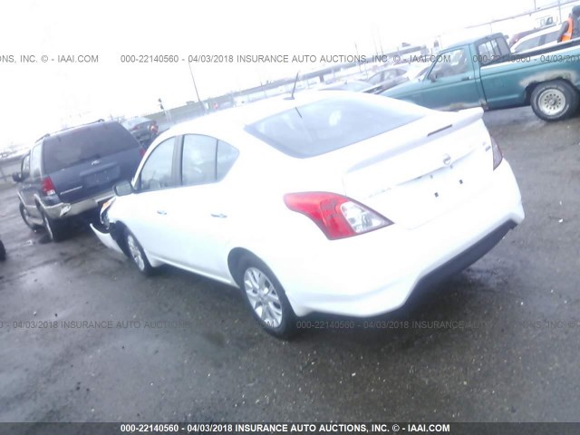 3N1CN7AP3JL802567 - 2018 NISSAN VERSA S/S PLUS/SV/SL WHITE photo 3