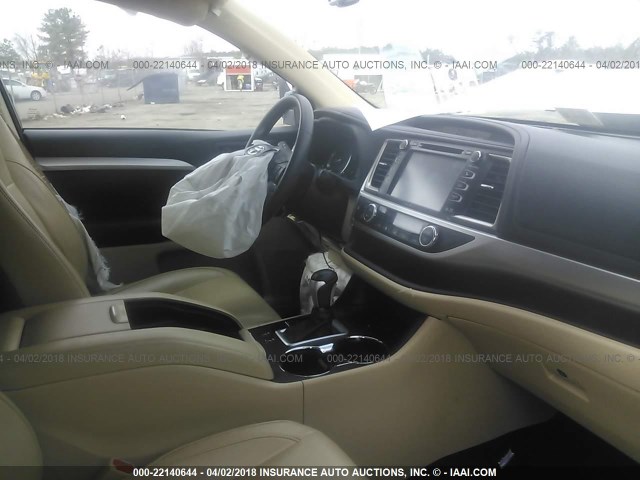 5TDJKRFHXFS164670 - 2015 TOYOTA HIGHLANDER XLE თეთრი ფოტო 5