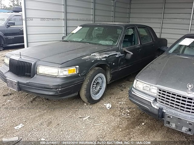 1LNLM82W4SY657143 - 1995 LINCOLN TOWN CAR SIGNATURE/SPINNAKER BLACK photo 2