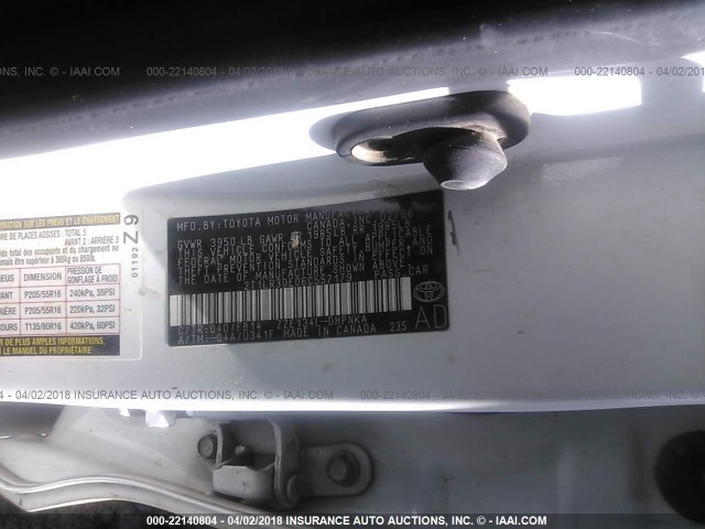2T1LR30E06C557179 - 2006 TOYOTA COROLLA MATRIX XR WHITE photo 9
