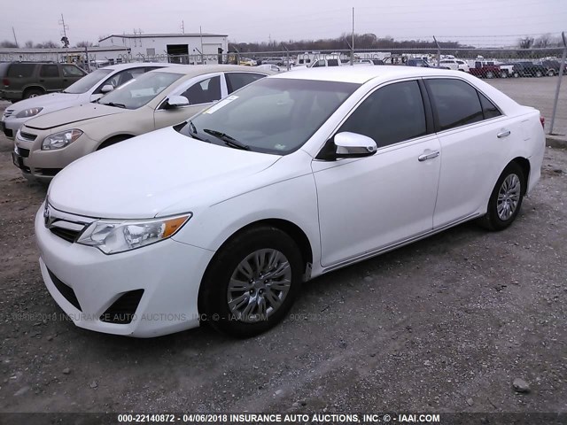 4T1BF1FK3DU256164 - 2013 TOYOTA CAMRY L/SE/LE/XLE 白色 照片 2