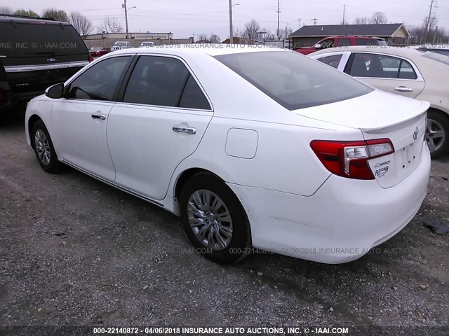 4T1BF1FK3DU256164 - 2013 TOYOTA CAMRY L/SE/LE/XLE 白色 照片 3