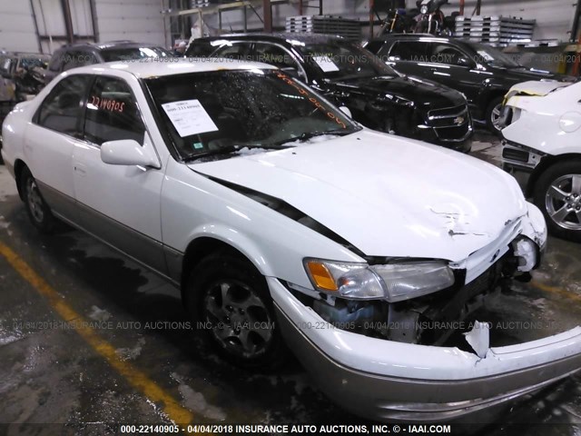 JT2BG22K3X0284502 - 1999 TOYOTA CAMRY LE/XLE WHITE photo 1