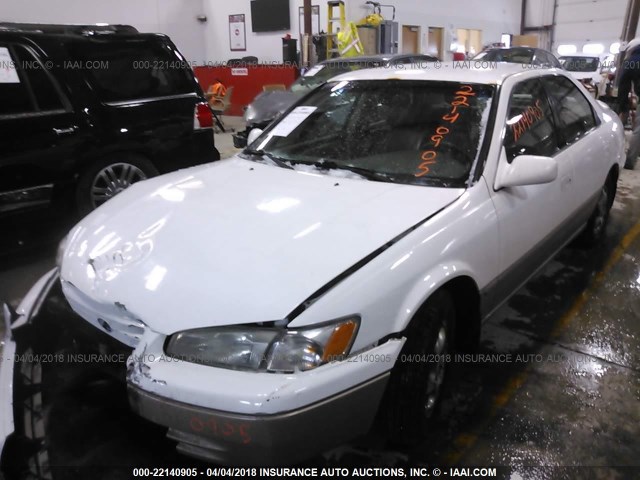 JT2BG22K3X0284502 - 1999 TOYOTA CAMRY LE/XLE Weiß Foto 2