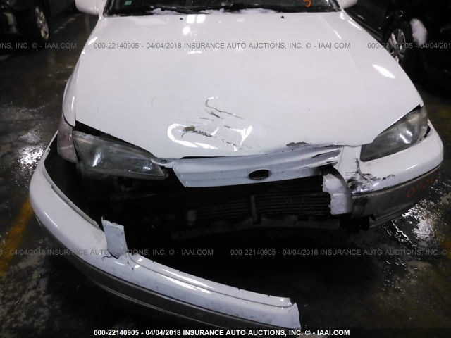 JT2BG22K3X0284502 - 1999 TOYOTA CAMRY LE/XLE Weiß Foto 6