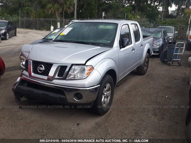 1N6AD0ER4AC441272 - 2010 NISSAN FRONTIER CREW CAB SE/LE/NISMO SILVER photo 2