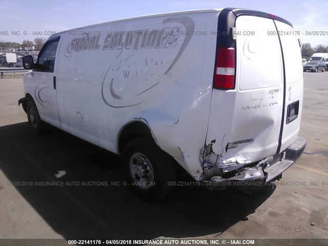 1GCHG35U071146804 - 2007 CHEVROLET EXPRESS G3500  WHITE photo 3