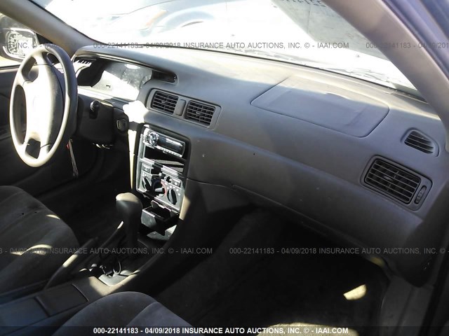 JT2BG22K3V0015400 - 1997 TOYOTA CAMRY LE/XLE GOLD photo 5