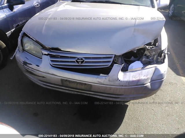 JT2BG22K3V0015400 - 1997 TOYOTA CAMRY LE/XLE GOLD photo 6