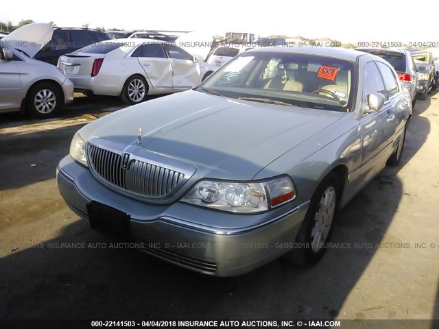 1LNHM82V27Y617969 - 2007 LINCOLN TOWN CAR SIGNATURE LIMITED Light Blue photo 2