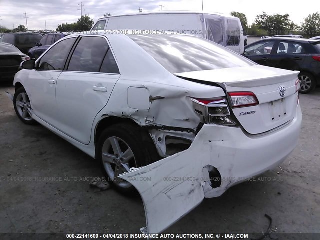 4T1BF1FK9DU262471 - 2013 TOYOTA CAMRY L/SE/LE/XLE WHITE photo 3
