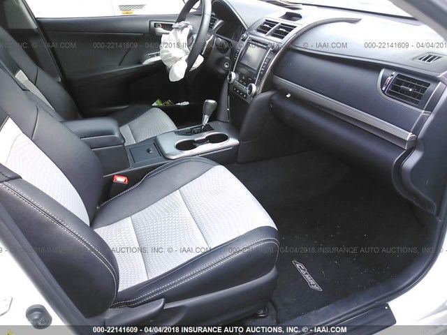 4T1BF1FK9DU262471 - 2013 TOYOTA CAMRY L/SE/LE/XLE WHITE photo 5
