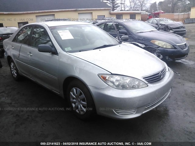 4T1BE32K15U957422 - 2005 TOYOTA CAMRY LE/XLE/SE SILVER photo 1