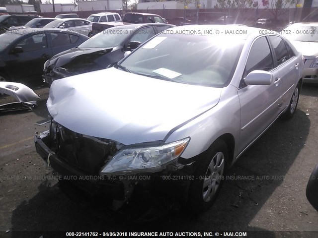 4T4BF3EK5BR154381 - 2011 TOYOTA CAMRY SE/LE/XLE Күміс фото 2