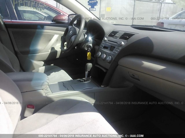 4T4BF3EK6AR019599 - 2010 TOYOTA CAMRY SE/LE/XLE 蓝色 照片 5