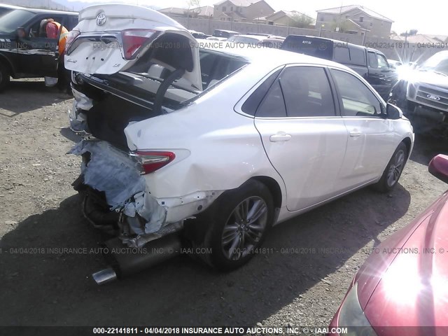4T1BF1FK1HU300359 - 2017 TOYOTA CAMRY LE/XLE/SE/XSE WHITE photo 4