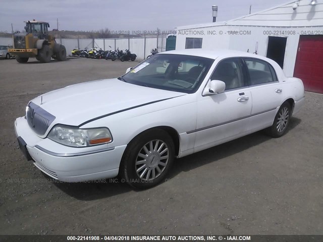 1LNHM81W04Y610279 - 2004 LINCOLN TOWN CAR EXECUTIVE/SIGNATURE Beyaz fotoğraf 2