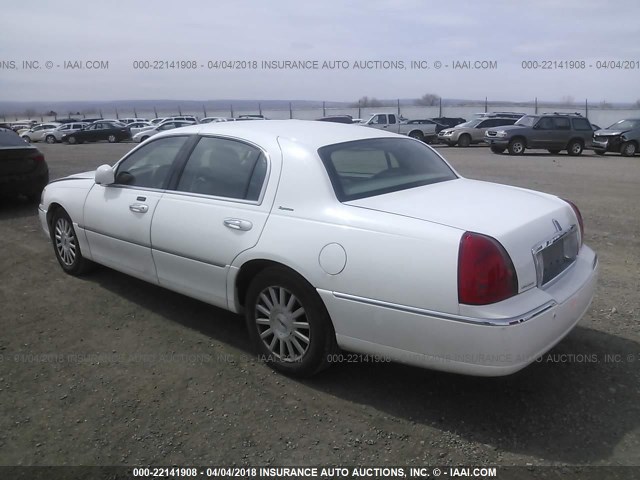 1LNHM81W04Y610279 - 2004 LINCOLN TOWN CAR EXECUTIVE/SIGNATURE Beyaz fotoğraf 3