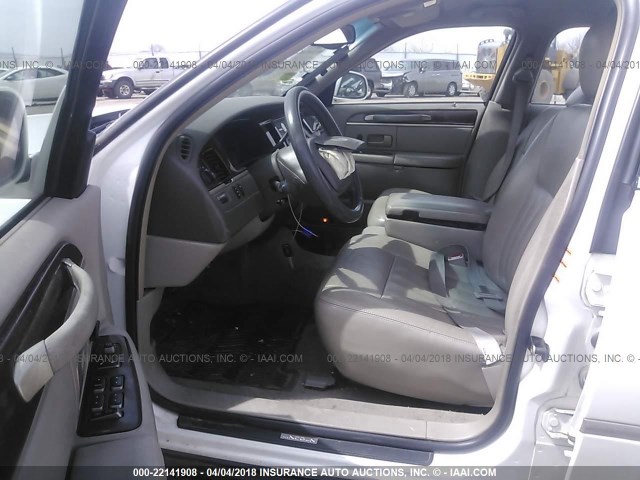 1LNHM81W04Y610279 - 2004 LINCOLN TOWN CAR EXECUTIVE/SIGNATURE Beyaz fotoğraf 5