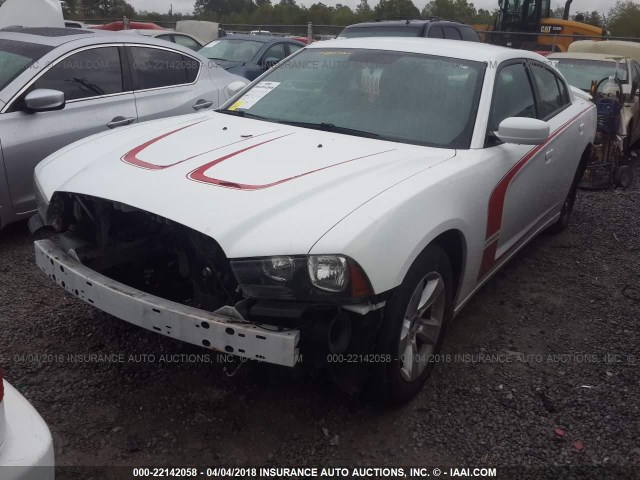 2C3CDXBG4DH509101 - 2013 DODGE CHARGER SE WHITE photo 2