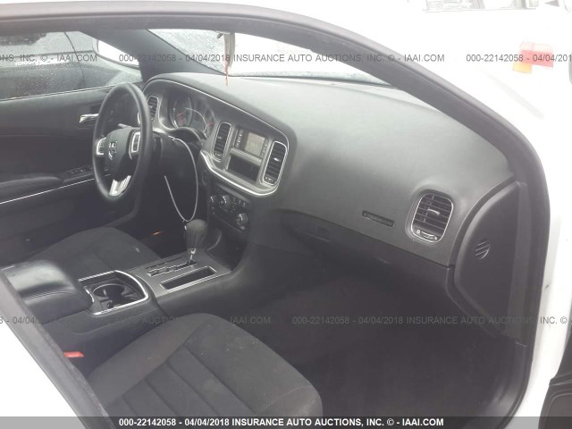 2C3CDXBG4DH509101 - 2013 DODGE CHARGER SE WHITE photo 5