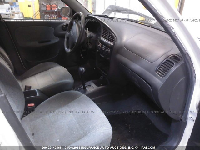 KLATA526XXB429466 - 1999 DAEWOO LANOS S WHITE photo 5