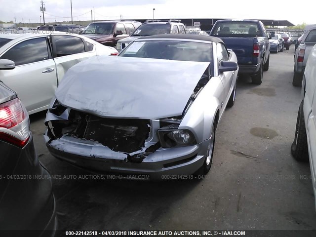 1ZVHT84NX95100800 - 2009 FORD MUSTANG SILVER photo 2