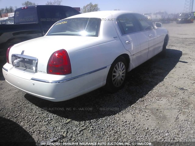 1LNHM81W54Y602209 - 2004 LINCOLN TOWN CAR EXECUTIVE/SIGNATURE თეთრი ფოტო 4