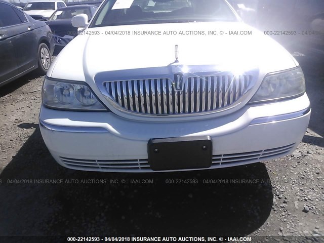 1LNHM81W54Y602209 - 2004 LINCOLN TOWN CAR EXECUTIVE/SIGNATURE თეთრი ფოტო 6