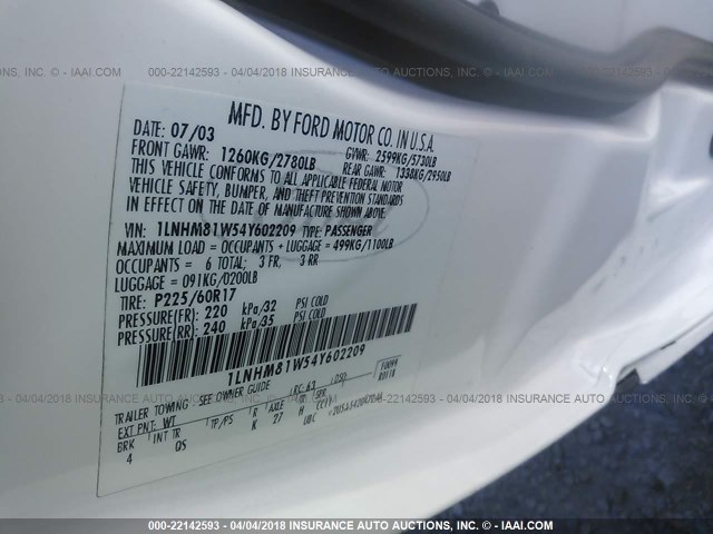 1LNHM81W54Y602209 - 2004 LINCOLN TOWN CAR EXECUTIVE/SIGNATURE თეთრი ფოტო 9