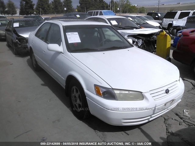 JT2BG22KXV0015975 - 1997 TOYOTA CAMRY LE/XLE WHITE photo 1