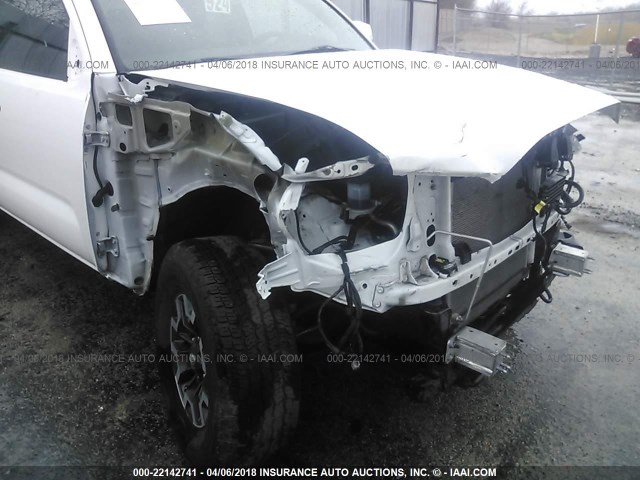 3TMCZ5AN9HM056702 - 2017 TOYOTA TACOMA DBL CAB/SR/TRDSPT/OR/PRO თეთრი ფოტო 6