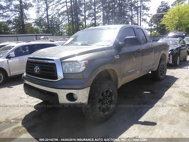 5TFUW5F17DX315047 - 2013 TOYOTA TUNDRA DOUBLE CAB SR5 GRAY photo 2