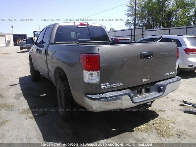 5TFUW5F17DX315047 - 2013 TOYOTA TUNDRA DOUBLE CAB SR5 GRAY photo 3