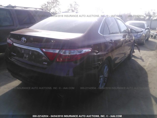 4T1BF1FK7HU677231 - 2017 TOYOTA CAMRY LE/XLE/SE/XSE RED photo 4