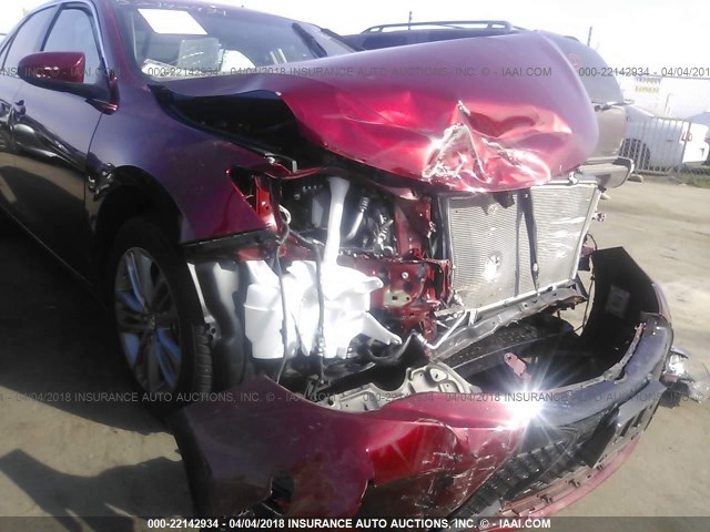 4T1BF1FK7HU677231 - 2017 TOYOTA CAMRY LE/XLE/SE/XSE RED photo 6