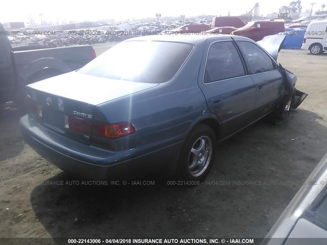 4T1BF28K2YU956007 - 2000 TOYOTA CAMRY LE/XLE BLUE photo 4