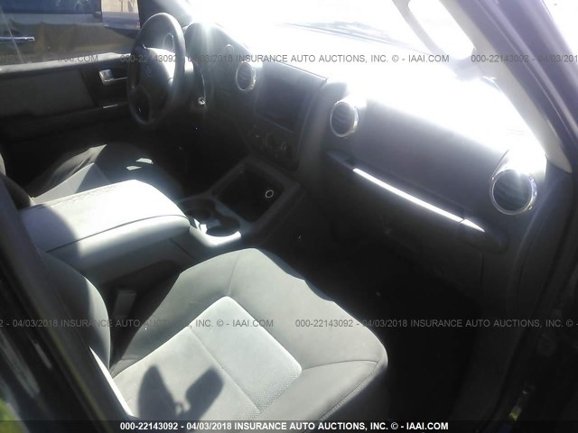 1FMRU15WX3LC37625 - 2003 FORD EXPEDITION XLT შავი ფოტო 5