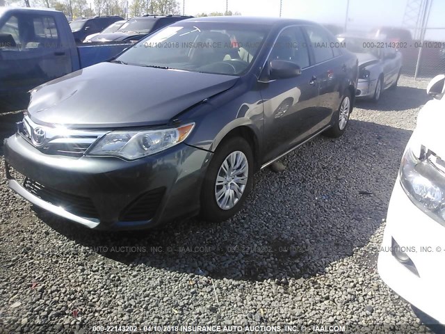 4T1BF1FKXDU228779 - 2013 TOYOTA CAMRY L/SE/LE/XLE GRAY photo 2