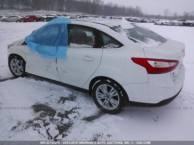 1FAHP3H24CL337740 - 2012 FORD FOCUS SEL WHITE photo 3