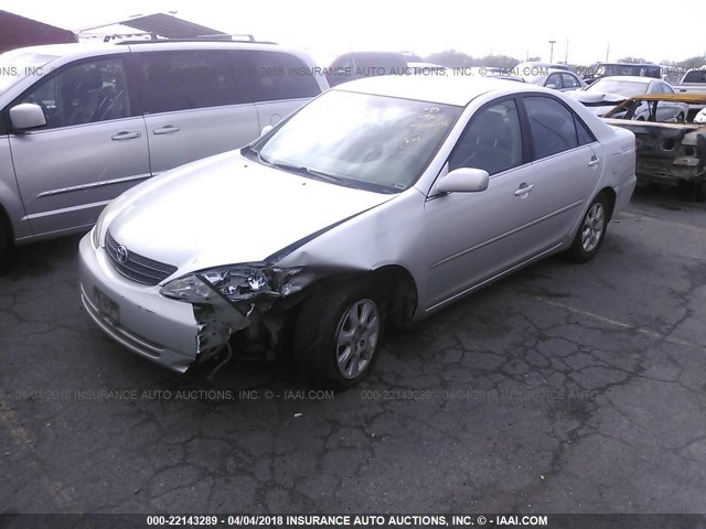 JTDBF32K240156943 - 2004 TOYOTA CAMRY LE/XLE GRAY photo 2