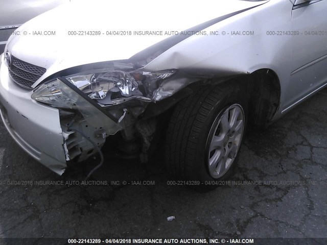 JTDBF32K240156943 - 2004 TOYOTA CAMRY LE/XLE ნაცრისფერი ფოტო 6