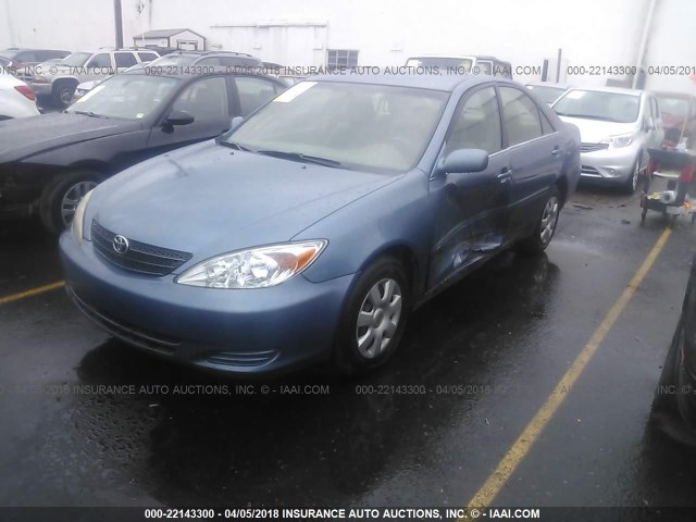 4T1BE32K13U768413 - 2003 TOYOTA CAMRY LE/XLE/SE ლურჯი ფოტო 2